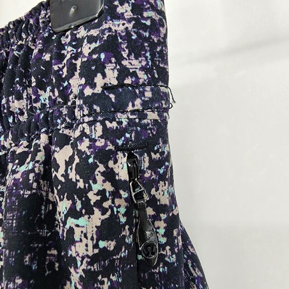 Lululemon Choose a Side 3" Reversible Black or Printed Shorts Size 8 - Picture 2 of 6